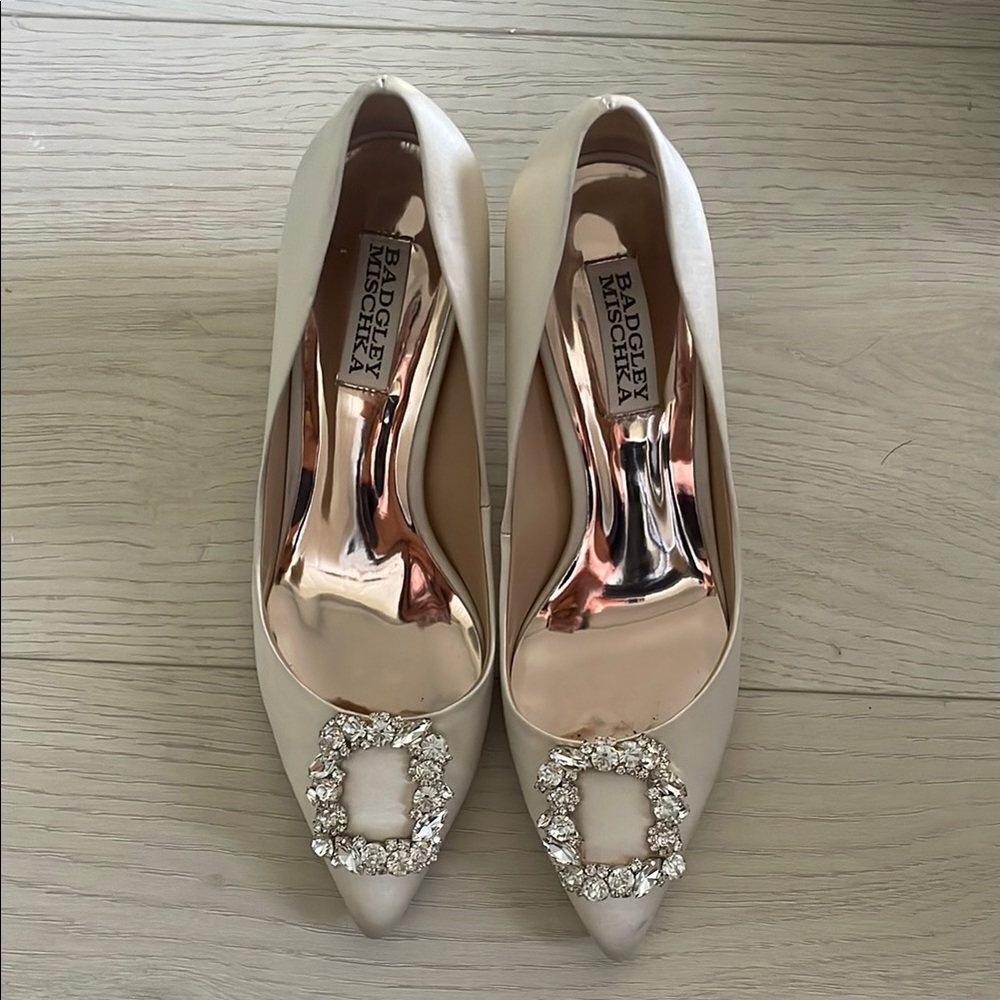 Badgley Mischka Women's Cream Embellished Pumps